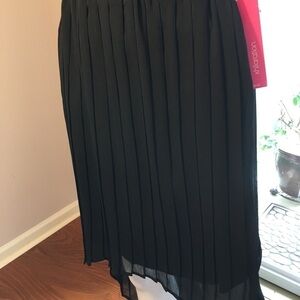 Women’s Xhilaration Black Pleated Maxi Skirt SizeS